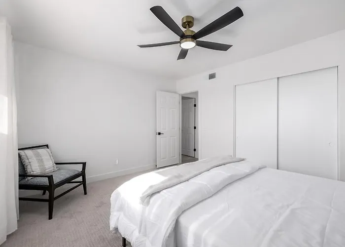 Modern House In Lakes Community Apartment Tempe