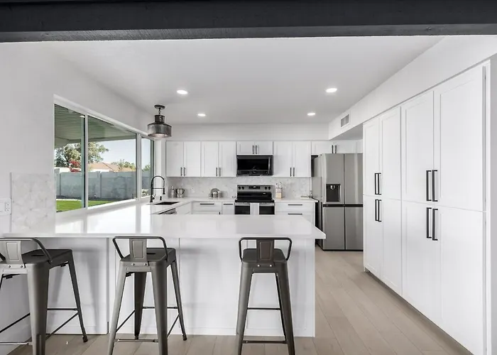 Modern House In Lakes Community Apartment Tempe