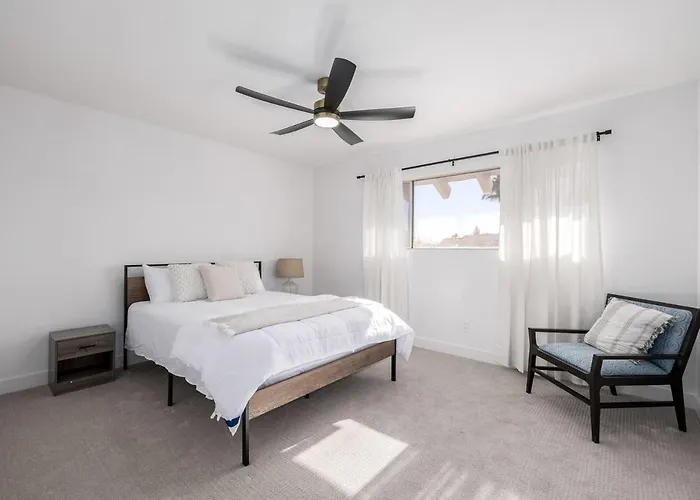 Modern House In Lakes Community Apartment
