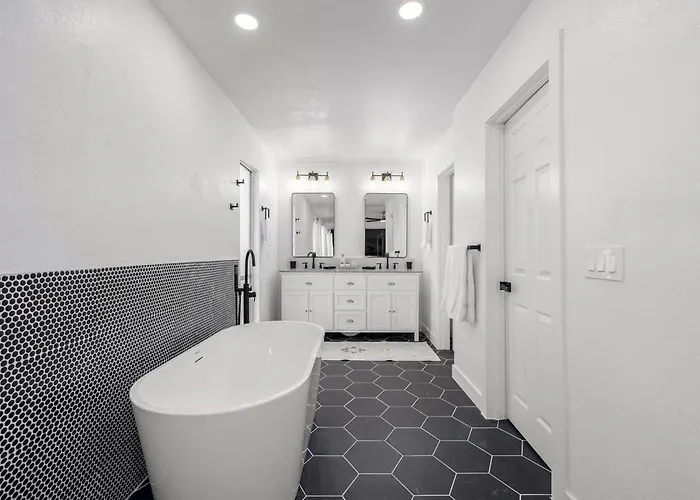 Modern House In Lakes Community Tempe