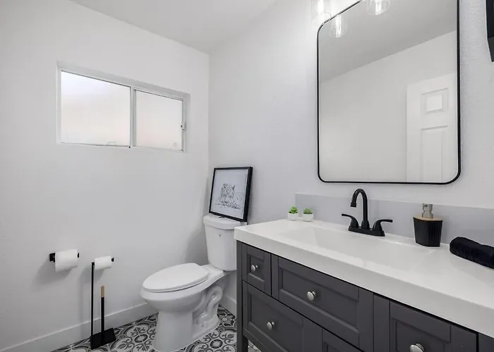 Modern House In Lakes Community Apartment *
