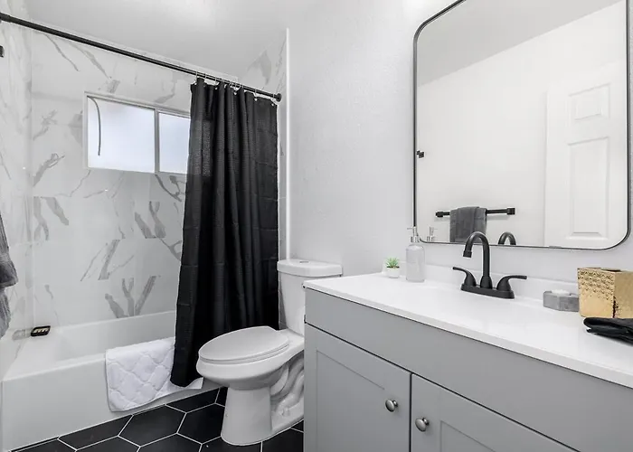 Modern House In Lakes Community Apartment