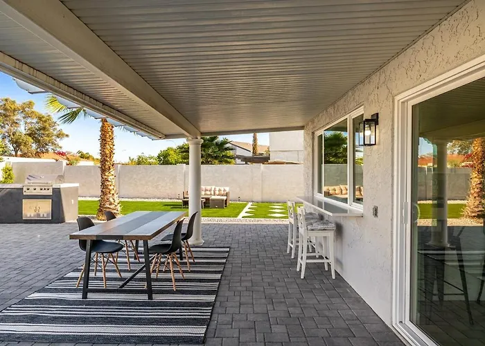 Modern House In Lakes Community Tempe
