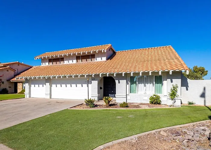 Modern House In Lakes Community Apartment Tempe