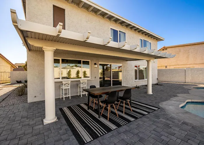 Modern House In Lakes Community Apartment *