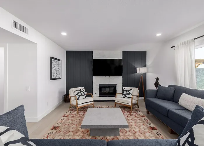 Apartment Modern House In Lakes Community