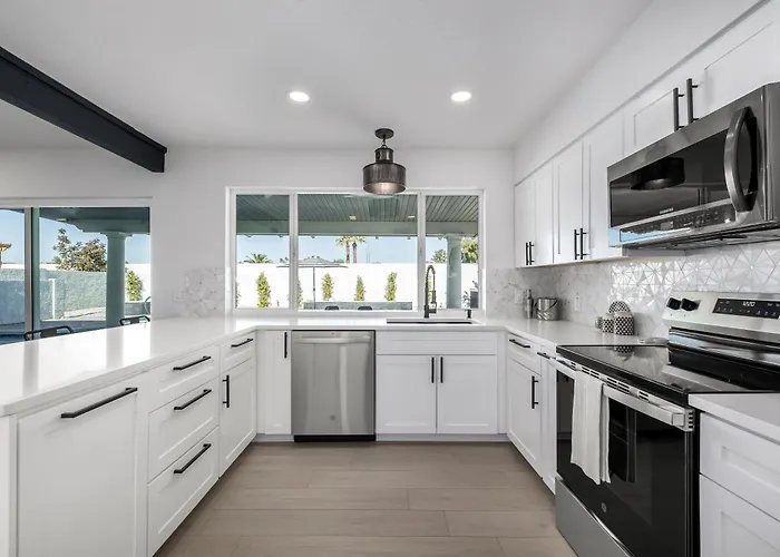 Modern House In Lakes Community Apartment